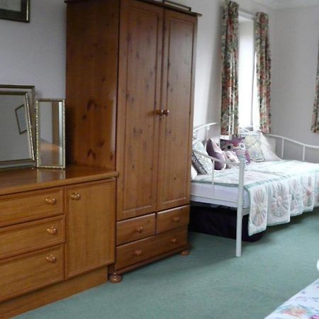 Bramley Cottage Holidays チチェスター エクステリア 写真